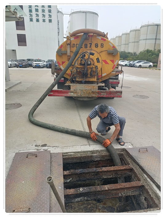 新吴隔油池清掏