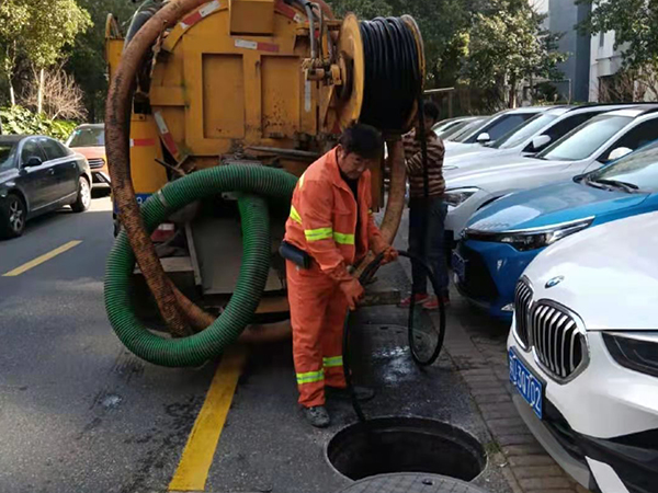 新吴排污管道清淤